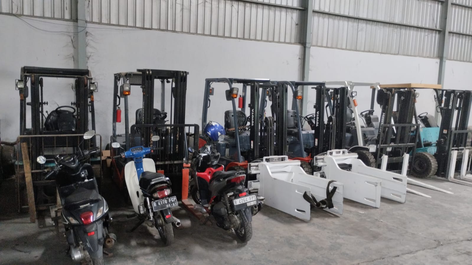 Forklift Thumbnail 1