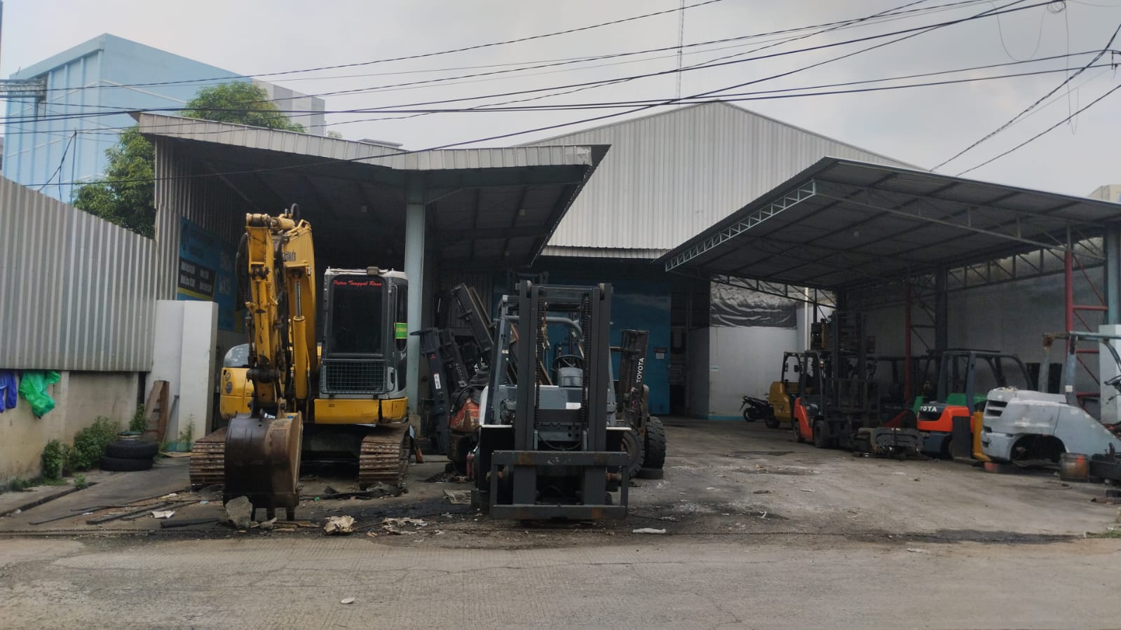 Forklift Thumbnail 4