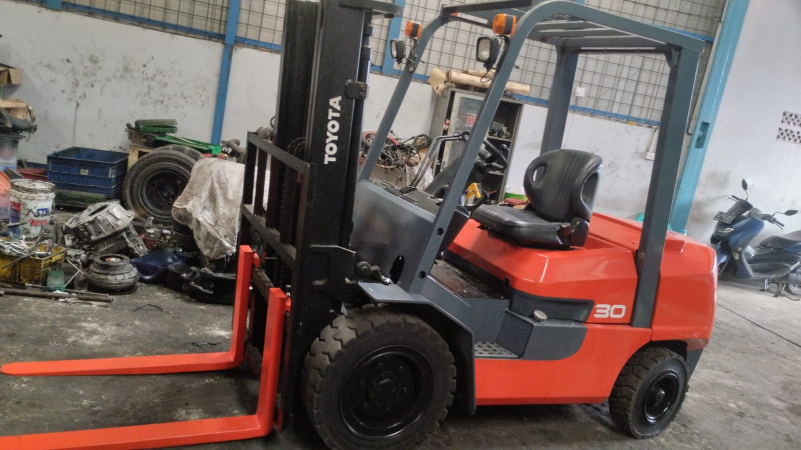 Forklift Thumbnail 5